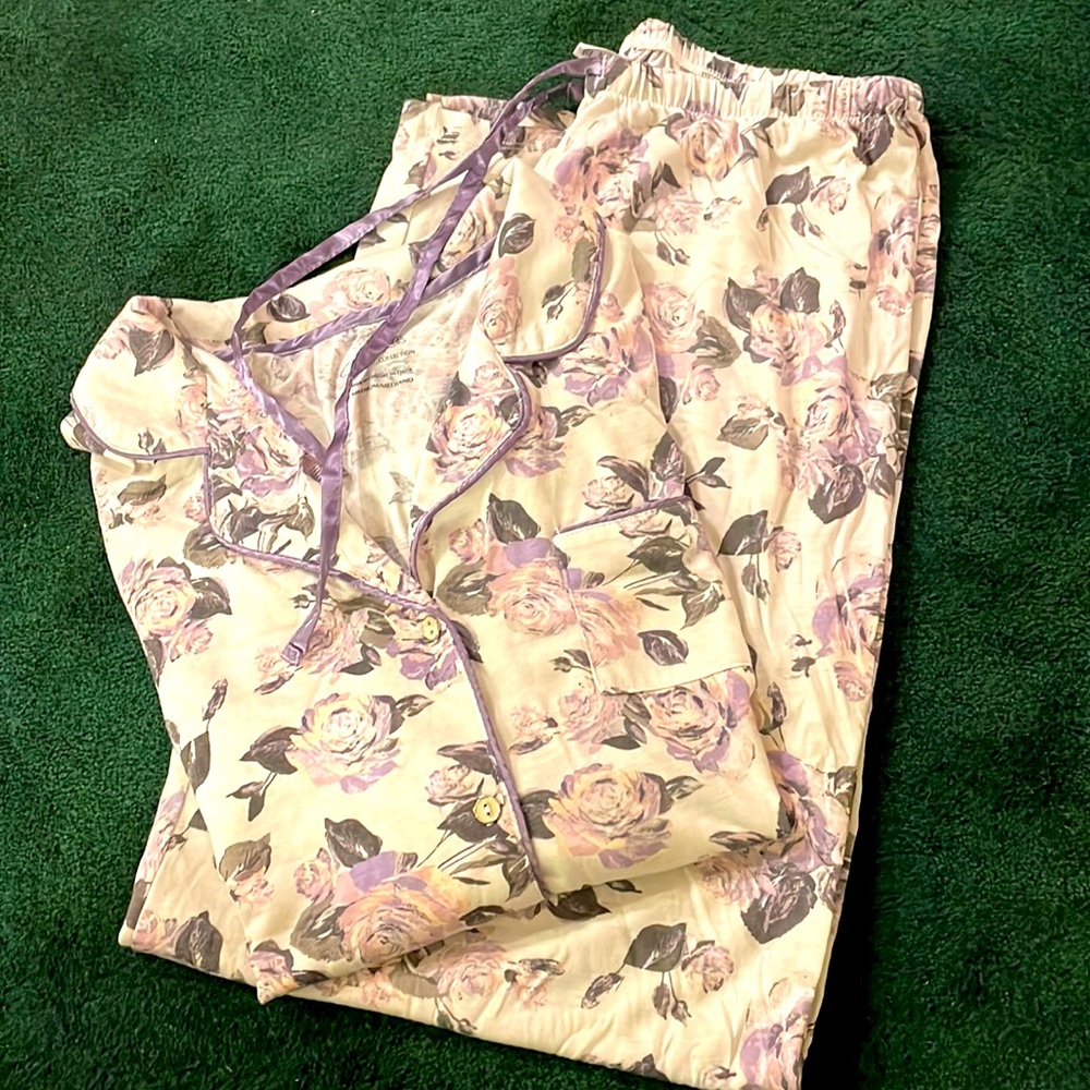 💜Jaclyn Smith Purple Floral Pajamas 💜Size Medium